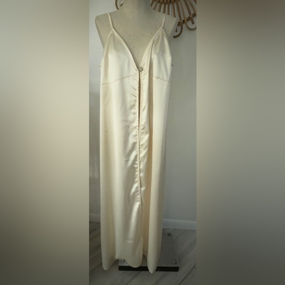 Dee Elly Dresses & Skirts - Dee Elly Ruffle Spaghetti Strap short Open Dress ivory Satin large